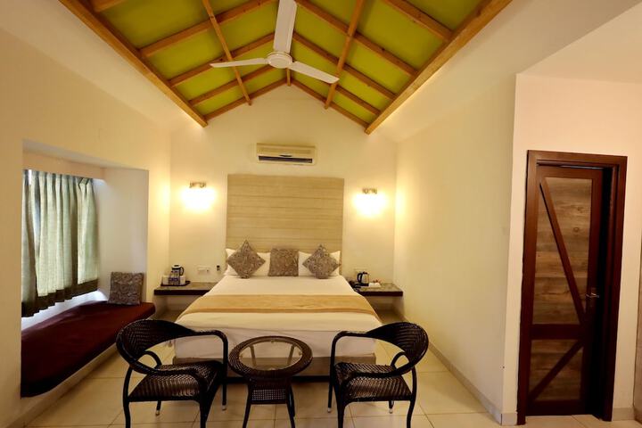 Room 6 of 74