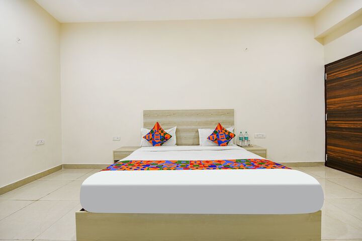 Room 12 of 27