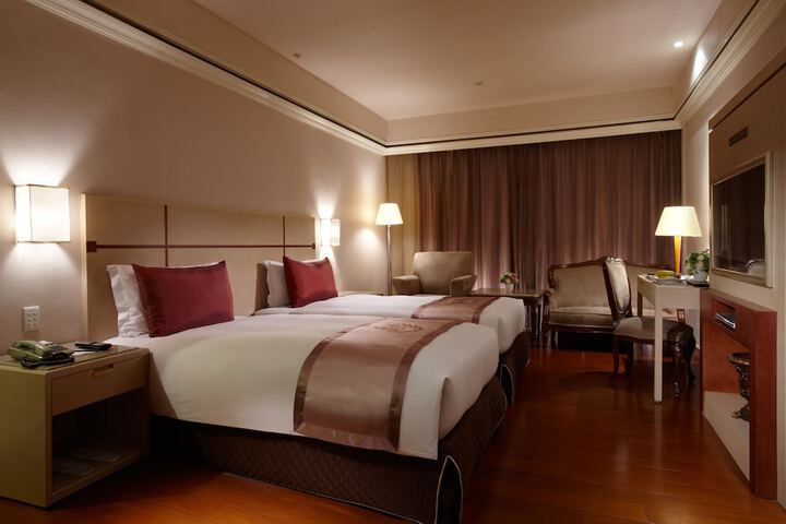 Room 15 of 30