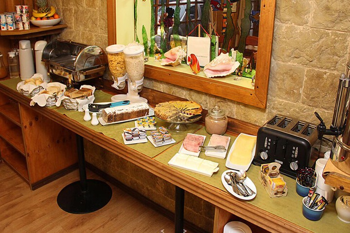 Dining 16 of 34