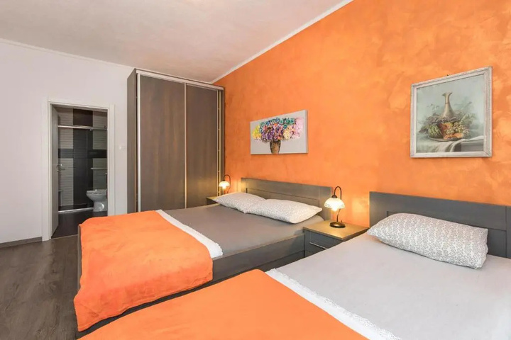 Room 2 of 20
