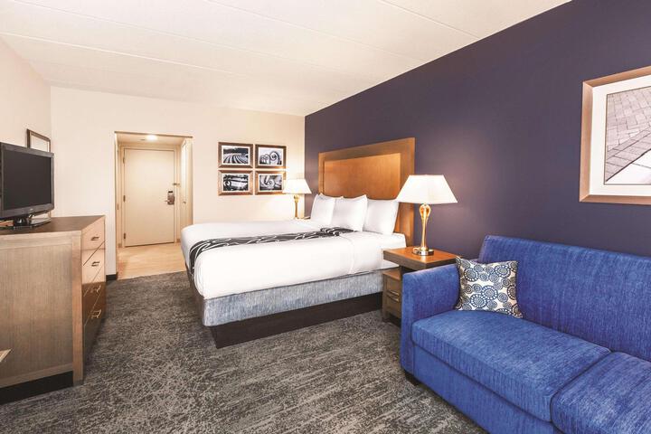 Queen Bed Accessible (5 of 9)