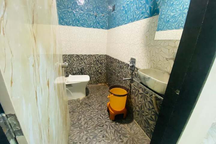 Room 15 of 19