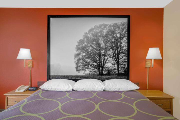 1 King Bed (3 of 6)