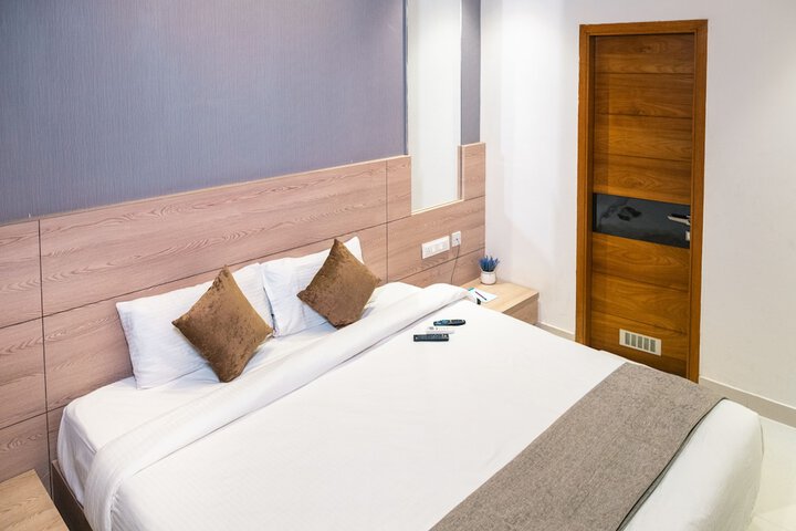 Room 9 of 27