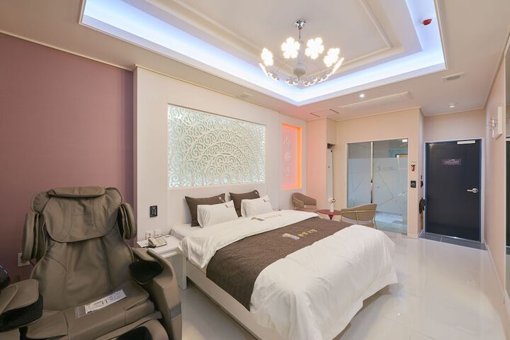 Room 17 of 61