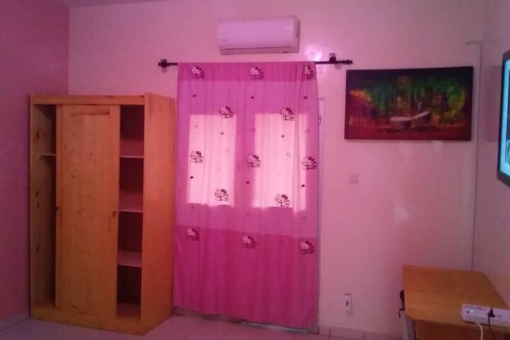Room 10 of 28