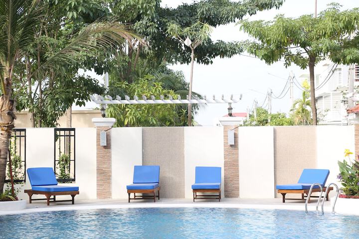 Pool 15 of 28