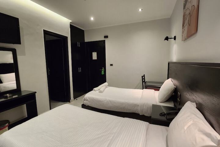 Room 12 of 107
