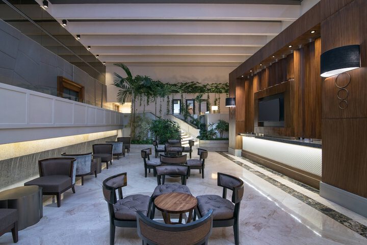 Entrance & Lobby