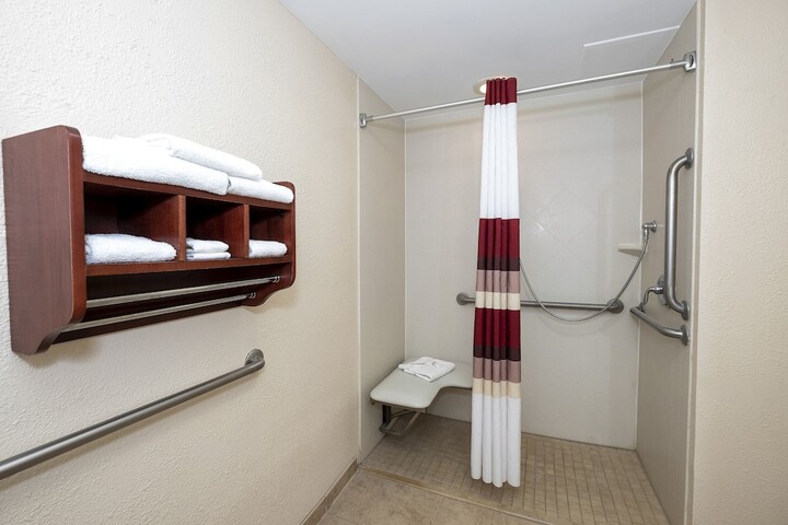 2 Double Beds (12 of 16)