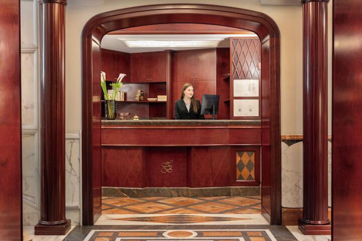 Entrance & Lobby