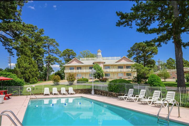 Pools & Facilities