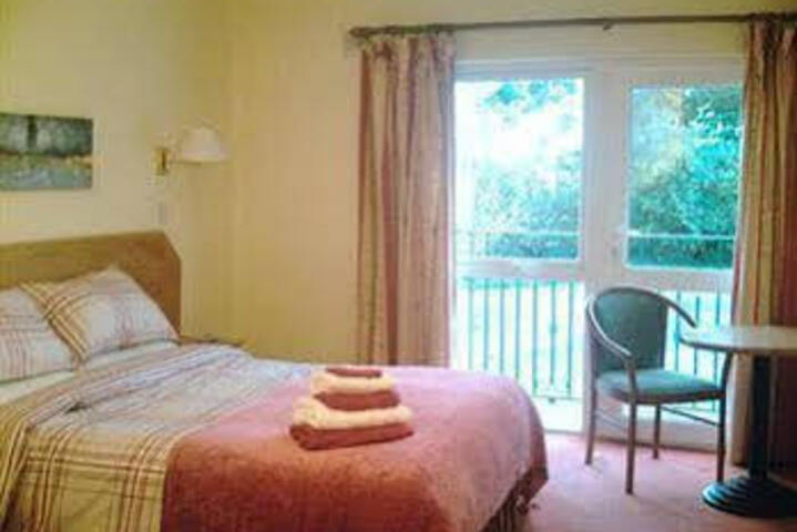 Room 3 of 8