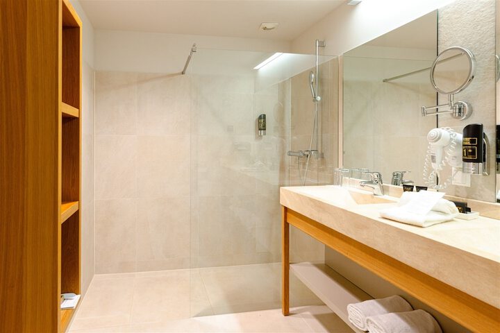 Room 20 of 46