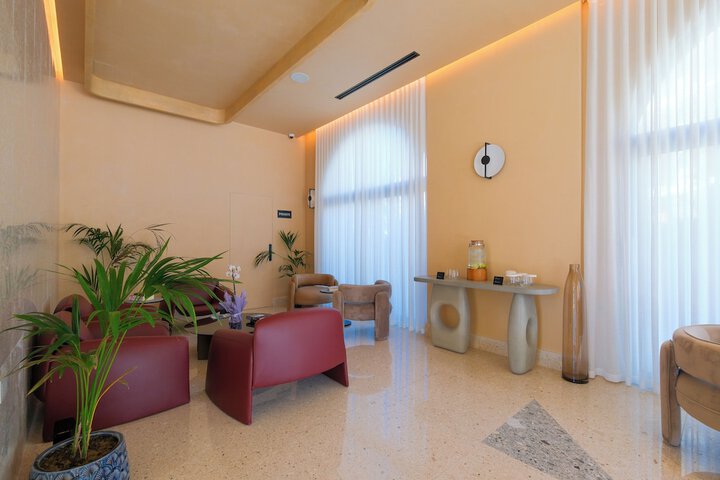 Hotel Interior 6 of 109