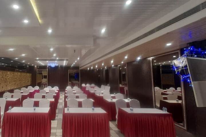 Ballroom/Hall 58 of 71