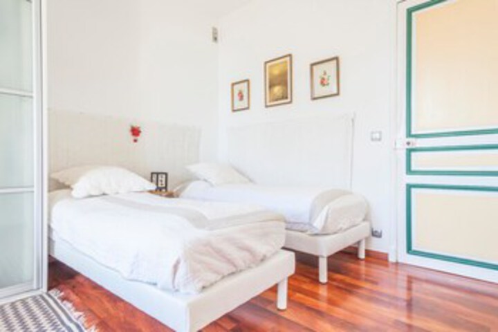 Room 9 of 26