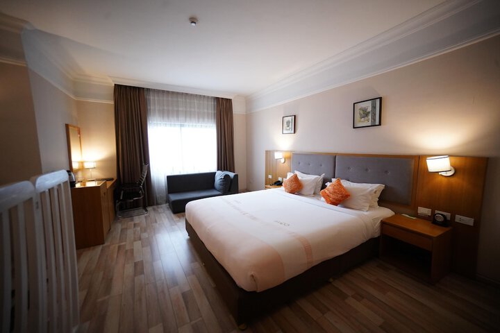 Room 21 of 163