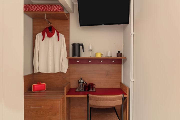 Room 2 of 37
