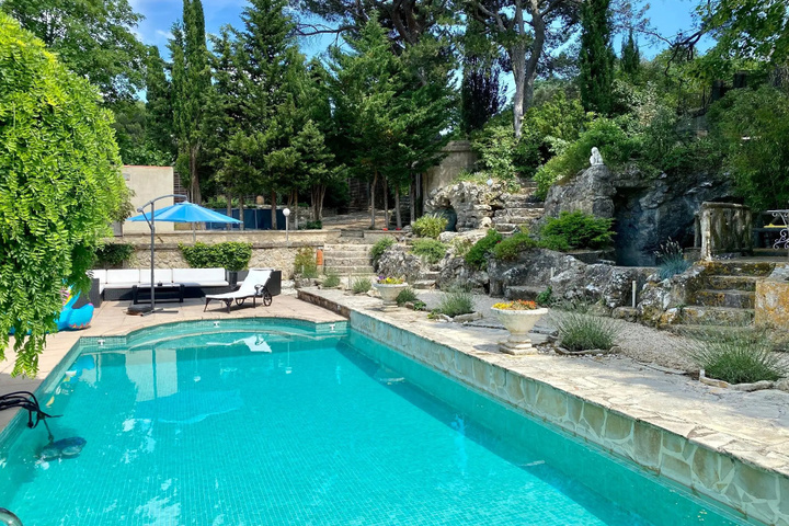 Pool 10 of 18