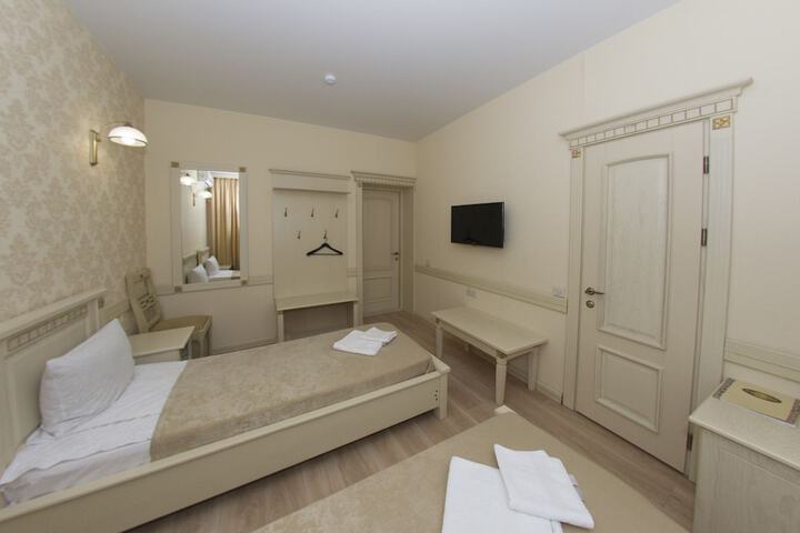 Room 7 of 26