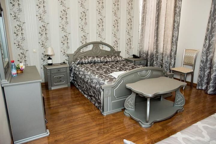 Room 12 of 38
