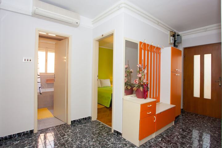 Ballroom/Hall 107 of 127