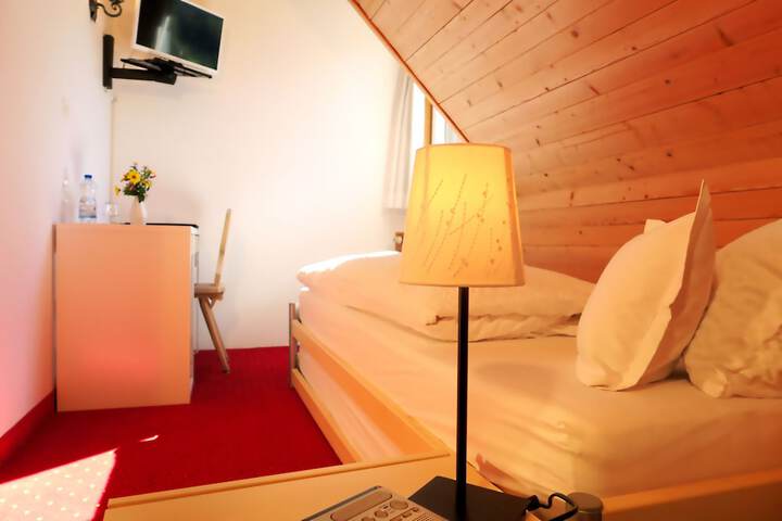 Room 5 of 37