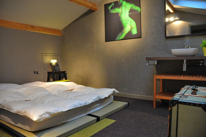 Room 4 of 19