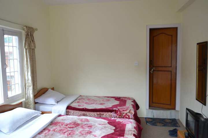 Room 9 of 35