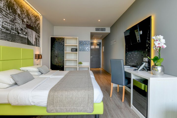 Room 15 of 113