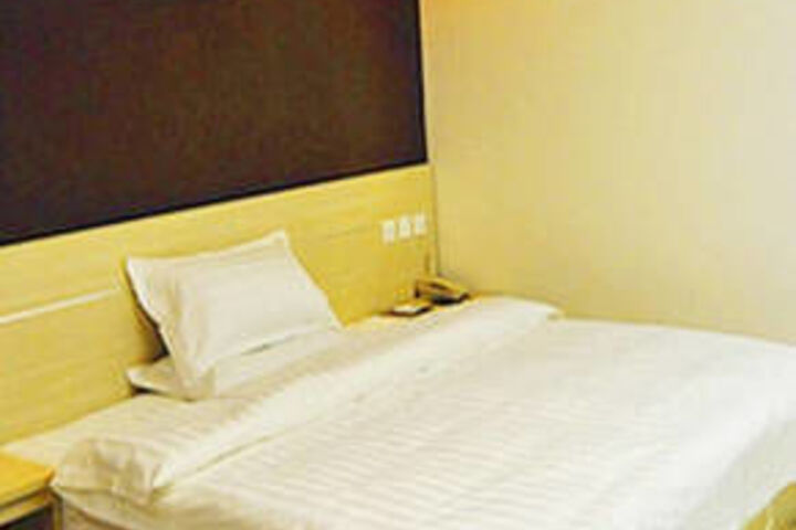 Room 7 of 14