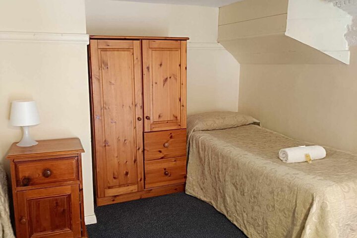 Room 142 of 283