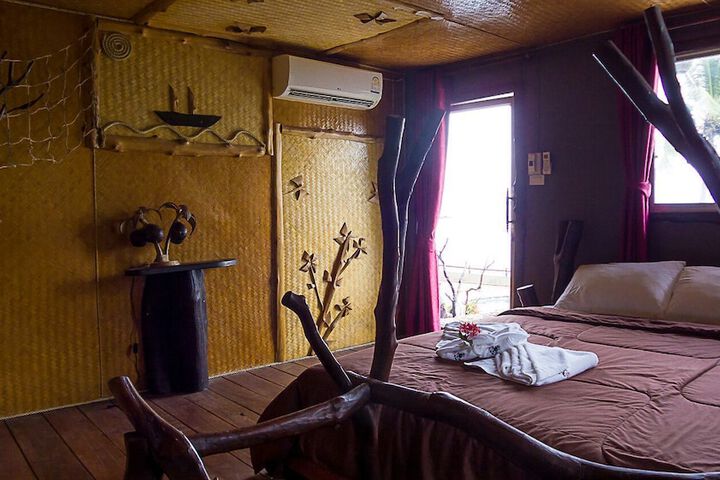 Room 6 of 27