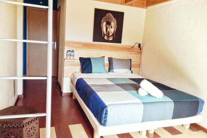 Room 16 of 65