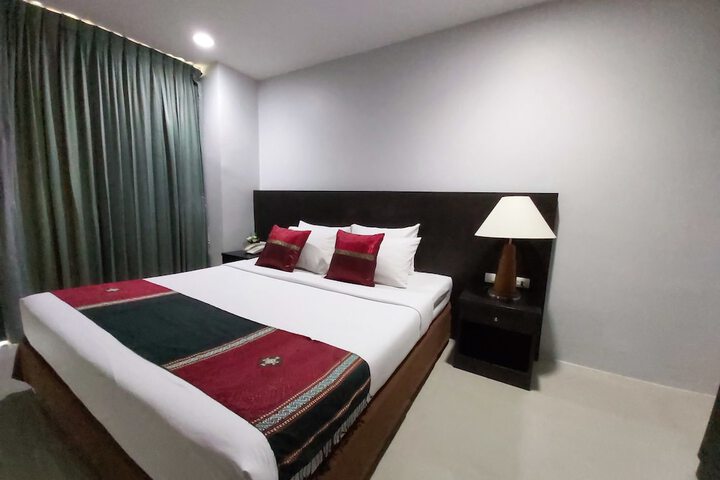 Room 8 of 32