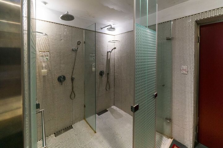 Room 15 of 36