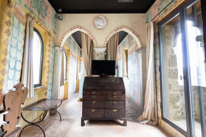 Room 21 of 57