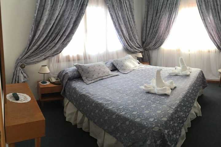 Room 6 of 11
