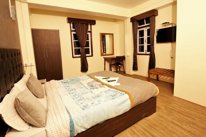 Room 4 of 25