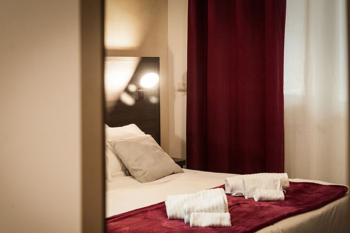 Room 7 of 24