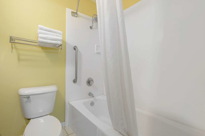 1 Queen Bed Accessible (11 of 15)