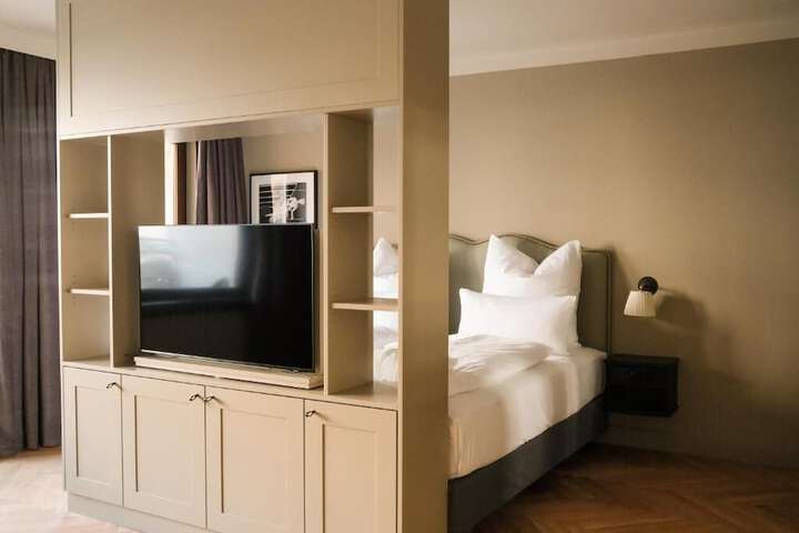 Room 21 of 80
