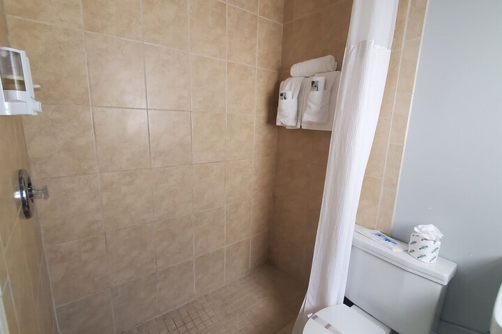 Room 182 of 236