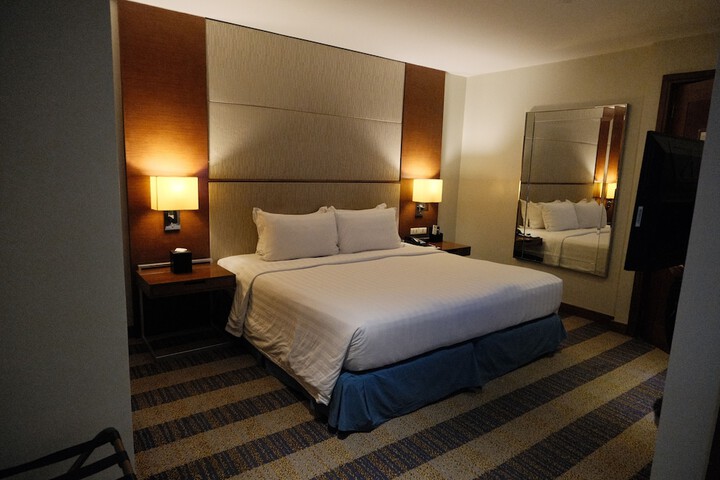 Room 13 of 90