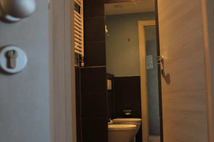 Room 27 of 44