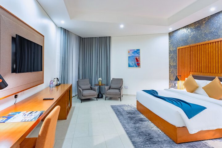 Room 2 of 33