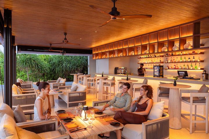 Lounge 169 of 215