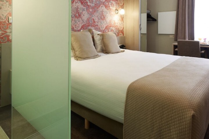 Room 4 of 11